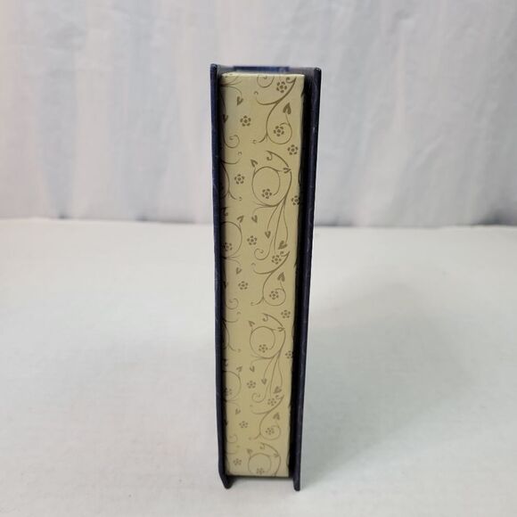 The Glory of Christmas by Charles Swindoll and Max‎ Lucado Gift Set - Picture 4 of 11